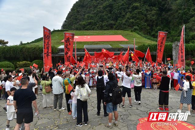 接待量、服务品质双提升 张家界黄龙洞“双节”假期完美收官