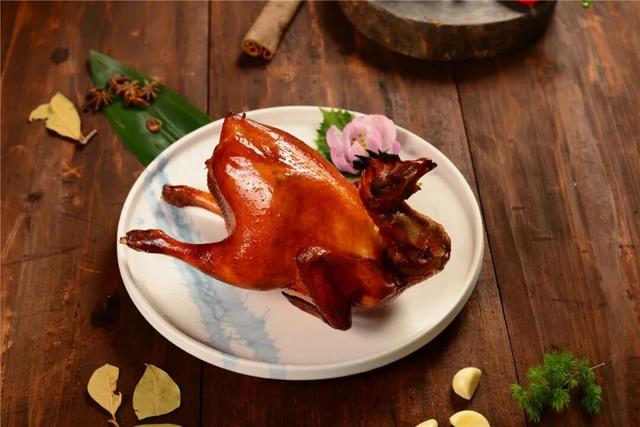 这个周末一定要来三水！吃荷花宴、看球赛、撸萌宠，攻略直接抄！