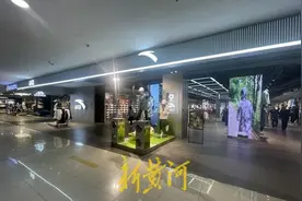 零售899元，二手平台价格翻10倍！安踏限定款被疑“饥饿营销”图片