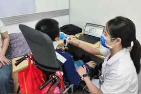 康复、高压氧科双管齐下 助瘫痪男孩重新站立图片