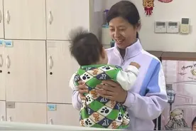 青岛故事｜三代“母亲”的接力守护！“杨姥姥”和她的“女儿”同事、“00后”同事图片