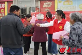 嘉祥县大张楼镇医保服务站举办“2025年医保基金监管集中宣传活动”筑牢反欺诈“防护网”图片