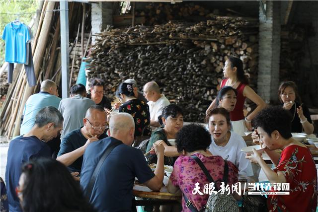 绥阳县枧坝镇：民宿里“藏”清凉