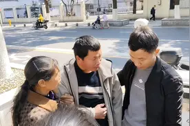 男子打工意外致手臂截肢，担心拖累家人离家出走18年后被找回，弟弟：他吃百家饭维生图片