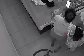 丈夫对妻子大打出手 女子看到女儿留的纸条崩溃大哭：你离婚了我跟你 不要勉强自己图片