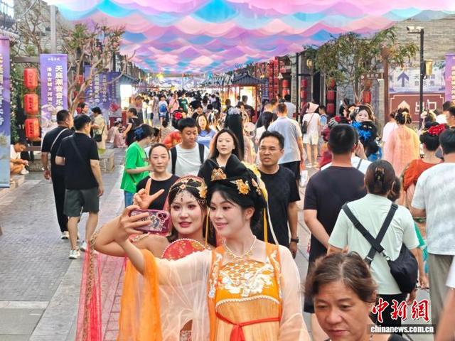 河南洛阳：洛邑古城汉服热