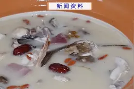 七旬老伯误吞3厘米鱼骨，卢俊宇这个“灵魂拷问”很有道理！图片