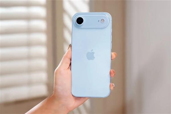 iPhone 17 Air天蓝色机模上手视频出炉：辨识度拉满