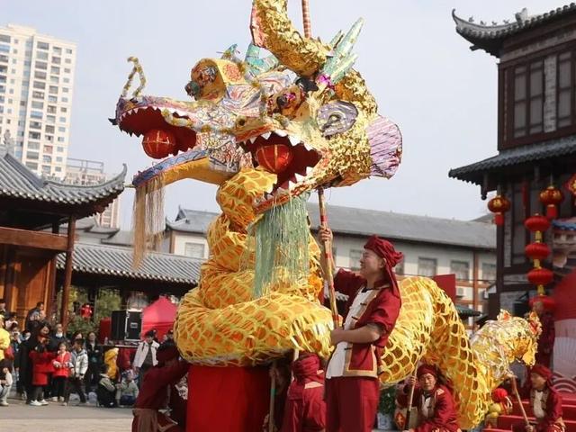 舞龙大会、民俗踩街、民俗展演、互动市集......安福县2026年喜迎新春文艺展演暨第四届民俗文化庙会预告来袭！