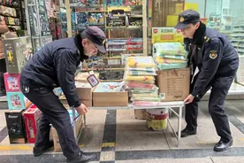 每日投入1.2万余人次 成都市城管执法队伍规范校园周边市容秩序护航新学期图片