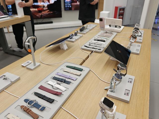 手机门店开始卷免费充电服务了？跑遍广州实测：最强竟是这两家