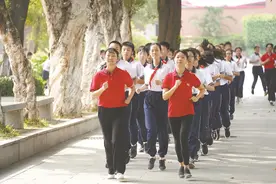广州市中小学校各出奇招 每天30分钟大课间，让学生老师动起来图片