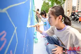 东塘街道：创意彩绘让老城区艺术“灵动”图片