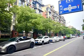 连续8天，免费停车图片