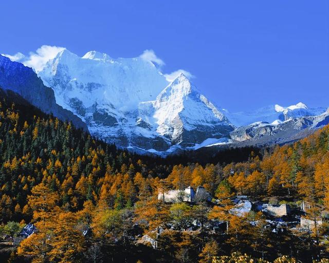 稻城亚丁惊艳成都世运会闭幕式！ 打造“天地人” 全时空文化旅游新地标