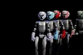 全球首次人形机器人格斗大赛 国产机器人格斗首秀九大招式图片