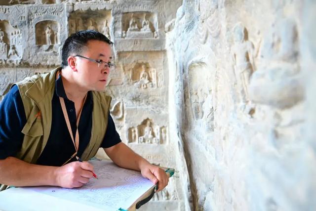 “一生总要去一次龙门石窟”