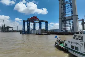 今年上半年，东莞水域共有16.9万艘次船舶、154万标准集装箱进出港图片