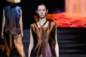 香云纱再登广东时装周 勾勒东方美学新韵图片