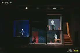 张震、胡德夫首登舞台合作《江/云·之/间》，一个演江滨柳，一个演自己图片