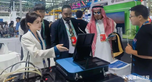 智能爬壁机器人吸引全球目光，演示效果惊艳各国专家