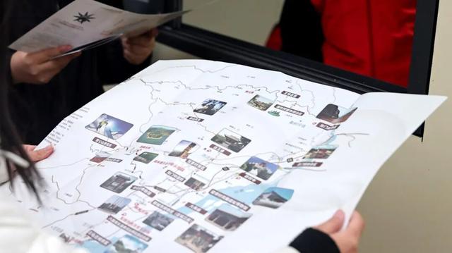 站前广场新盖一座小亭子，秋日出游更丝滑～