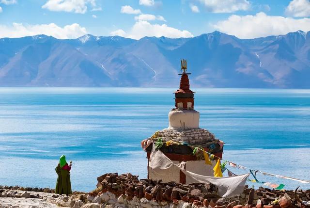 老俞闲话｜在海拔4800米，写下理想主义