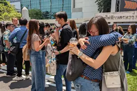 泰国总理中断会议紧急商讨地震应对措施图片