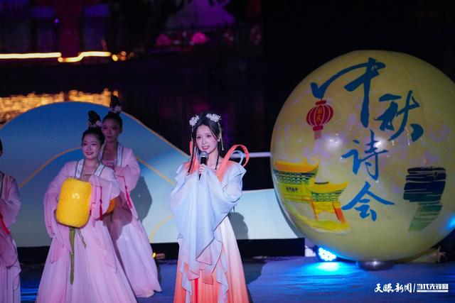 组图 | 国庆夜，铜仁诗歌会万人空巷！