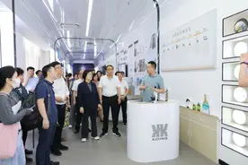 创新人才教育研究会会长刘彭芝到深圳中学调研图片