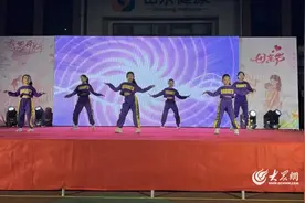 “浓情五月天，爱满母亲节”泰安高新区北集坡街道奥园社区开展母亲节文艺汇演图片