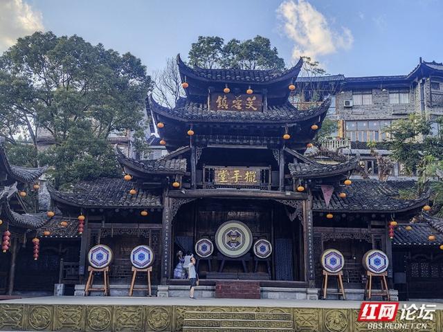 夏日重访芙蓉镇，只为一场沉醉光影的旅程