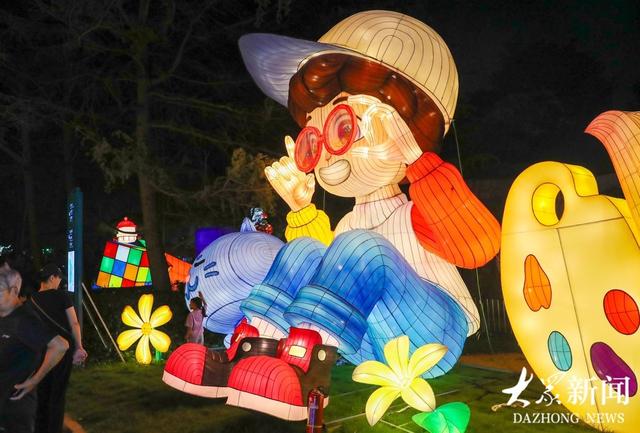 千灯映星湾：青岛艺术灯会繁荣夜间经济