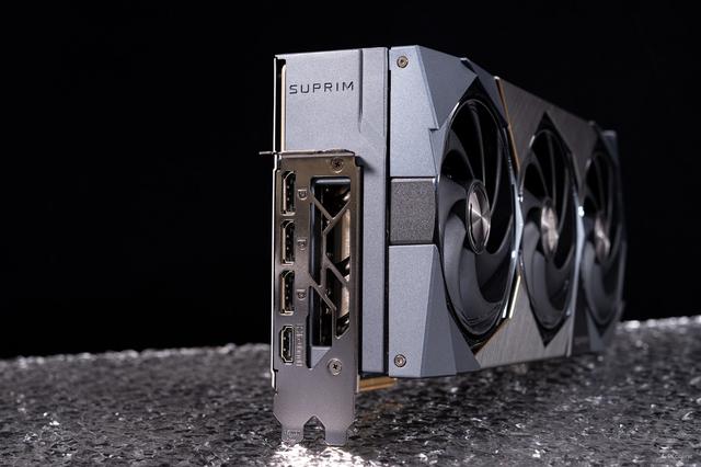 微星GeForce RTX 5080超龙SOC显卡评测：实力出众的“西装暴徒”