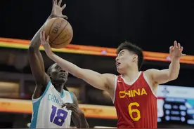 NBA夏季联赛加州经典赛：中国队不敌夏洛特黄蜂队图片