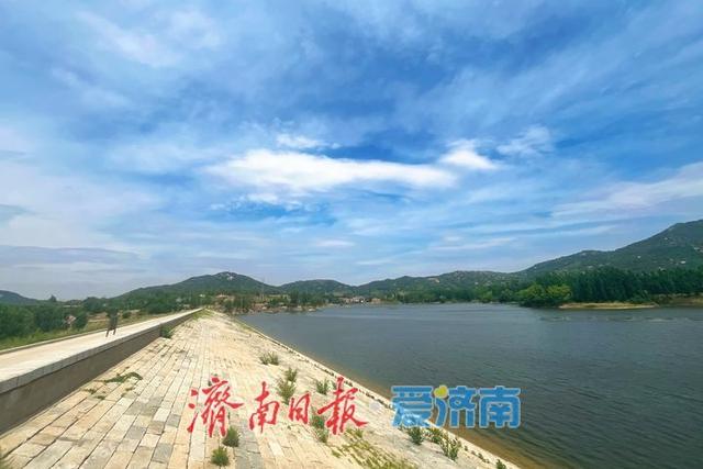 一年四季 泉在济南丨一湖碧水映青山 解锁夏日治愈系风光