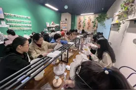三八节DIY非遗花草灯，西南大学老师：找回了内心的平静图片