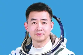 陈冬父亲谈及儿子第三次出征太空： “我一次比一次放心”图片