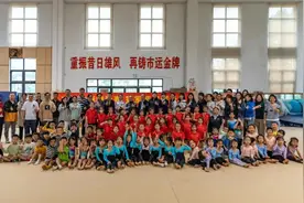 奥运冠军郭崎琪回上海长宁母校，向学弟学妹传递精神力量图片