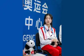 奥运冠军黄雨婷家门口“好运石”被凿坏？当地：装有监控未被破坏，此前另一块石头有轻微受损图片