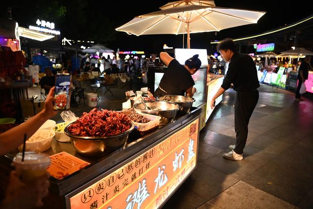 活力中国调研行｜福建泉州：夜经济点亮“滨海浪漫线”