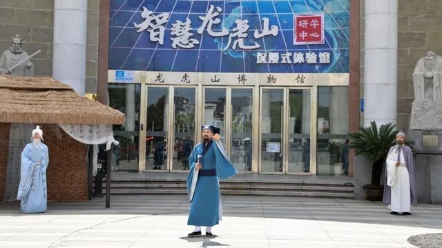 一脚踢出神仙舞！龙虎山限定「白+黑」仙侠奇旅，竹筏观演、赣超联票福利全放送！