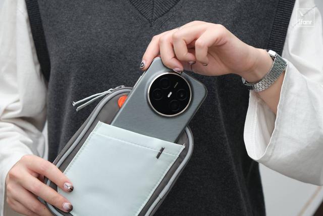 华为Mate 70 Air 轻薄旗舰：Air 的手感	，Mate 的体验