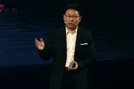 余承东：安全是最大的豪华，鸿蒙智行已避免碰撞170多万次，没有一辆车因电池问题发生燃烧图片