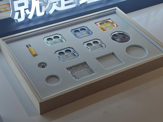 刚刚，真我发了一部能DIY摄像头造型的手机，随手拍8K照片，3999元起