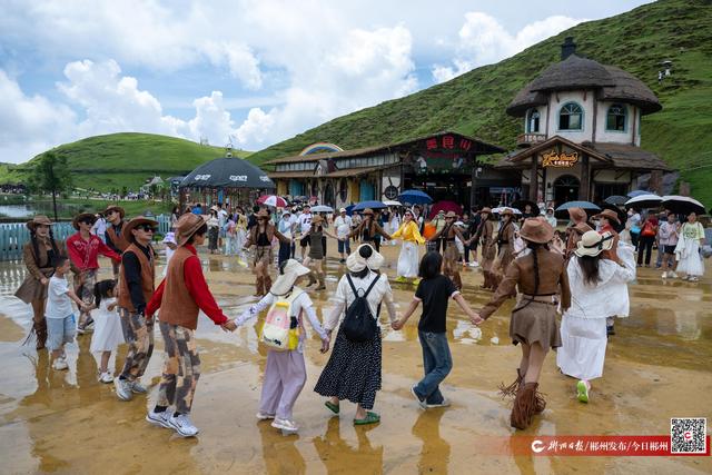 图丨仰天湖大草原暑期人气旺