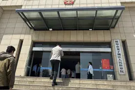 不体检就可花钱办假健康证？安徽一地检察官“说不”后推出电子健康证图片