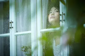 姑娘来杭一个多月情绪有点“潮”，近期因天气到这求助的人不少图片