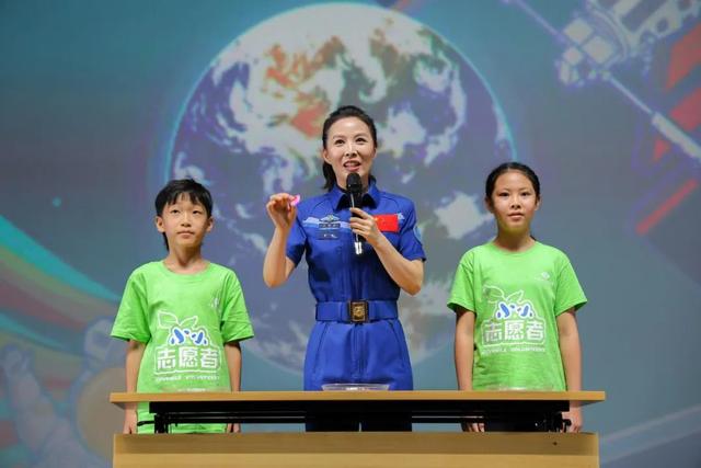 “天宫领航 筑梦星球”，杨利伟、王亚平同场分享太空故事