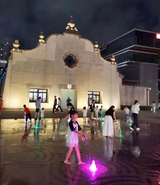 来长宁这里沉浸式夜游，每一步都是浪漫～